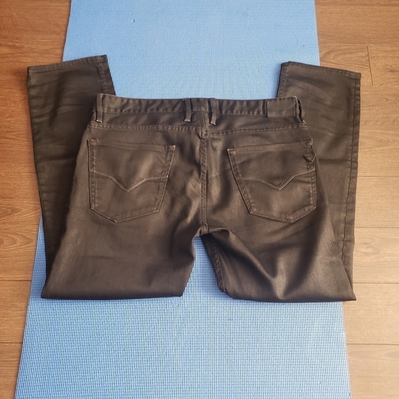 Guess Los Angeles 1981 Slim Straight Jeans - Picture 7 of 11